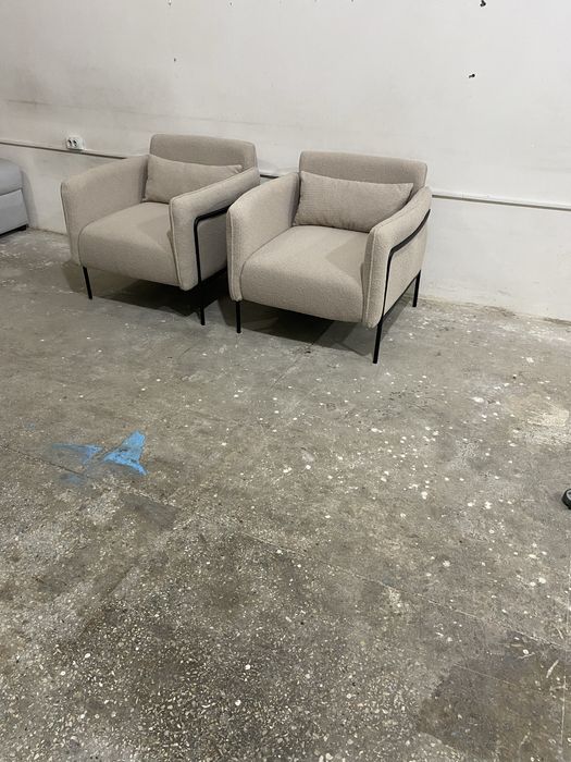 Кресло мягкие удобные из металлического каркаса