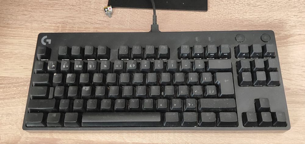 Клавиатура Logitech g pro. Мышь в подарок