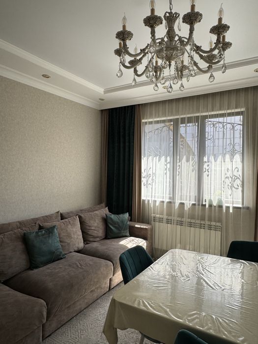 Диван 3,5м + отдельный пуф