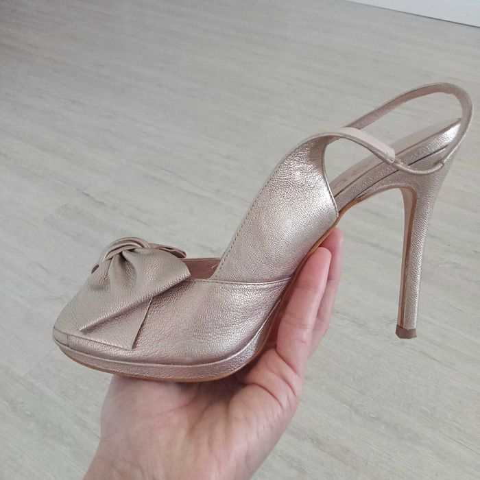 Туфли золотого цвета