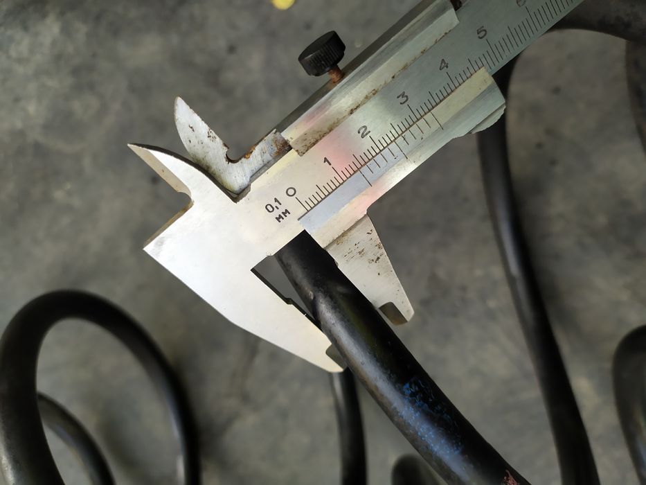 Продам пружины subaru lancaster 3л.