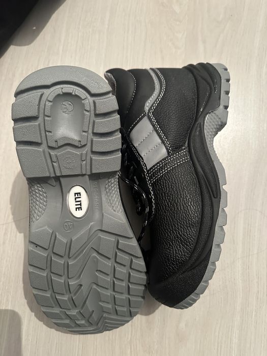 Продам спец ботинки