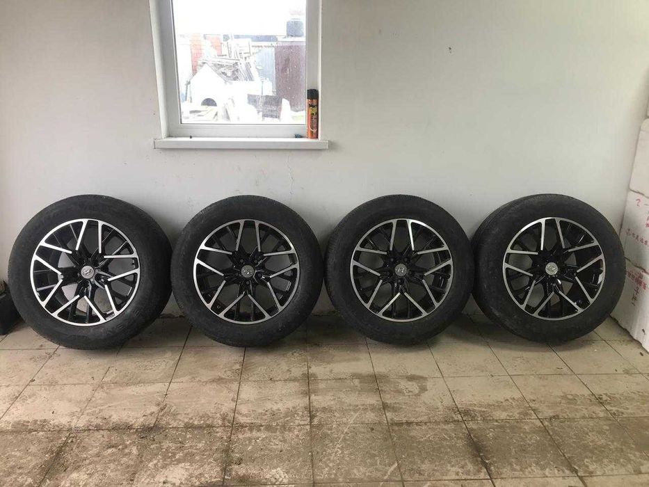 Продам лютнюю резину с титановыми дисками 235/60/R18. Не дорого!!!