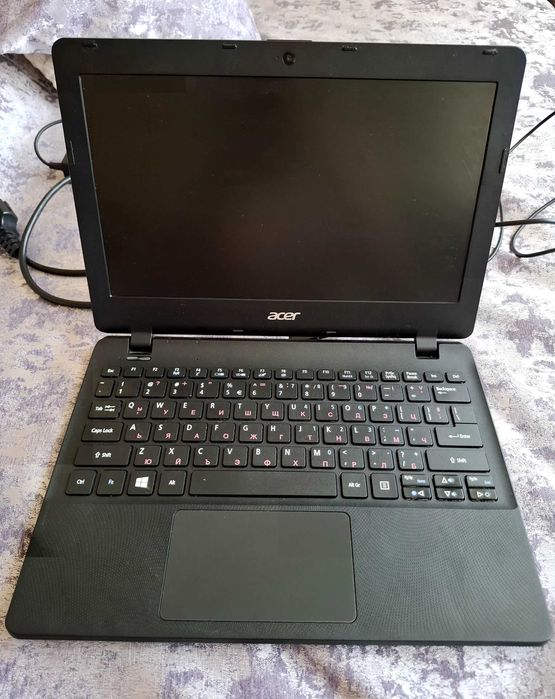Лаптоп Acer Aspire ES1-131 + оригинално зарядно и чанта