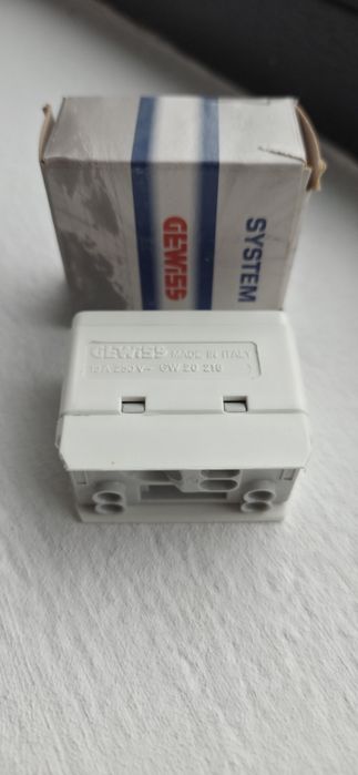 Priză Modulară Gewiss System – Standard USA (Pini Plați) – Nouă