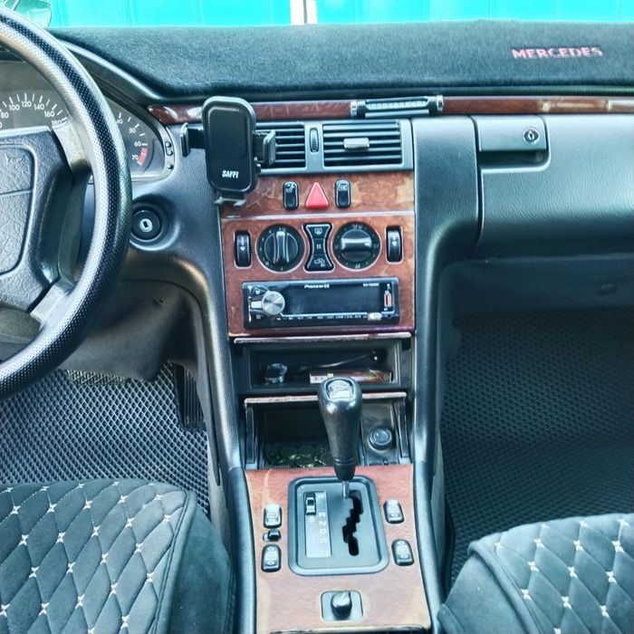 Мерседес w210 в отличном состояние
