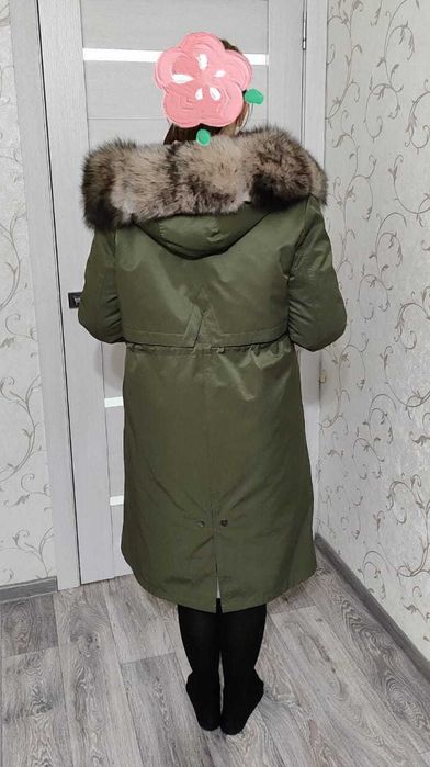 Продам парку женскую