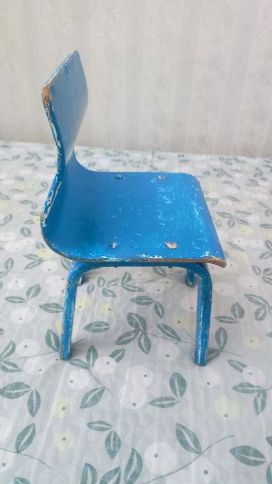 Деревянный детский стульчик.