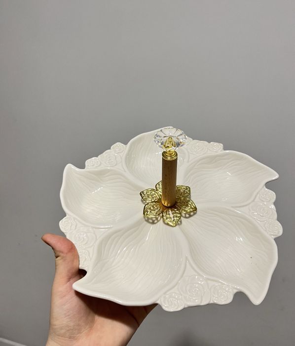 Продам новую менажницу