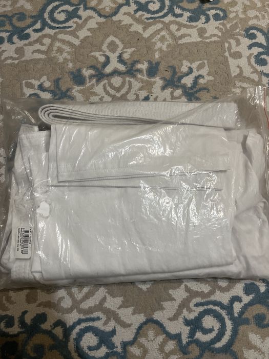 Продаю кимоно новый