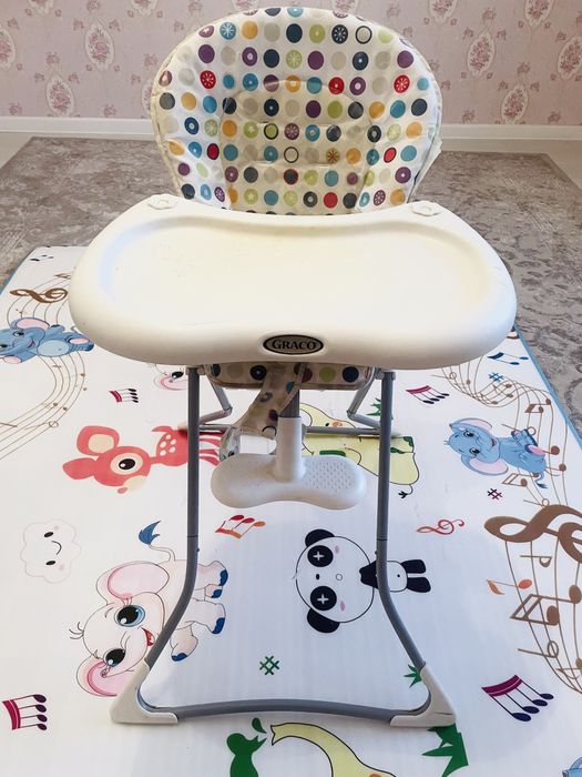 Детский стульчик для кормления и коврик