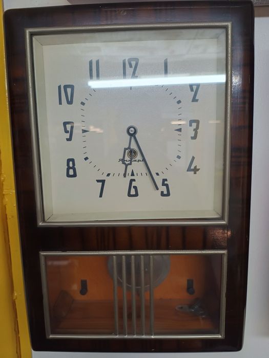 Красив  Степен  Механичен Часовник ЯНТАР  Идеален за Декорация
