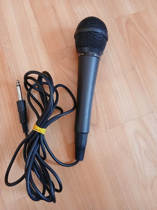Microfon cu fir cu mufa