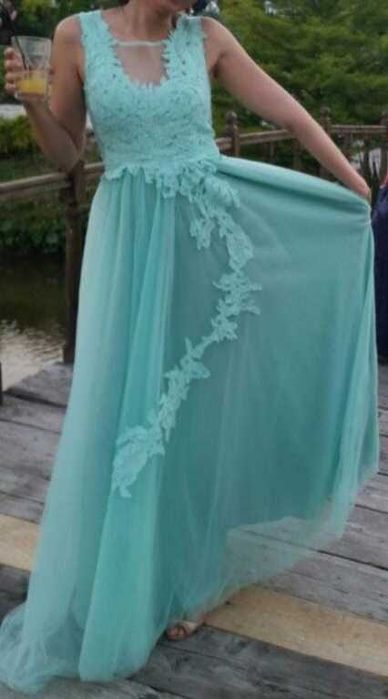 2 rochii superbe si feminine de ocazie, Diana Antohi si Lehel!!!