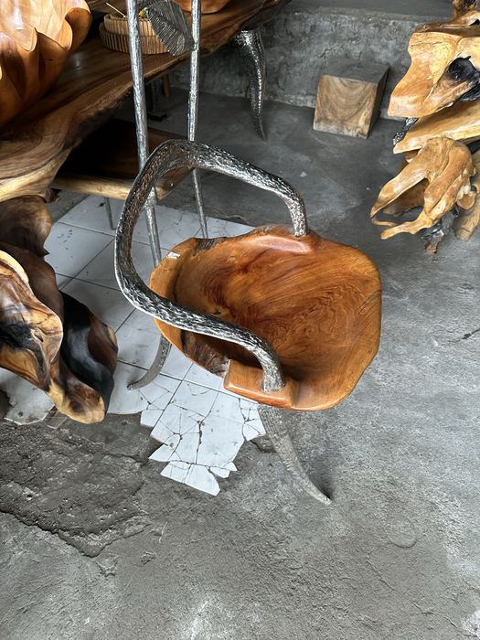 Пейка от дърво и метал