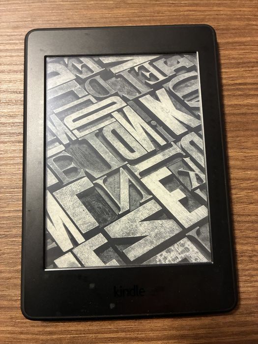 Kindle DP75SDI - четец за книги с подсветка