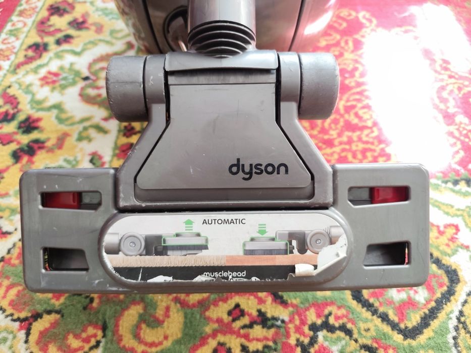 Aspirator fără sac Dyson DC 37