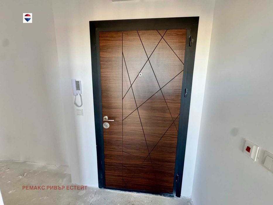 Продава се Тристаен апартамент в Русе, Здравец Изток - 146 кв.м за 959 €/кв.м - Снимка #13