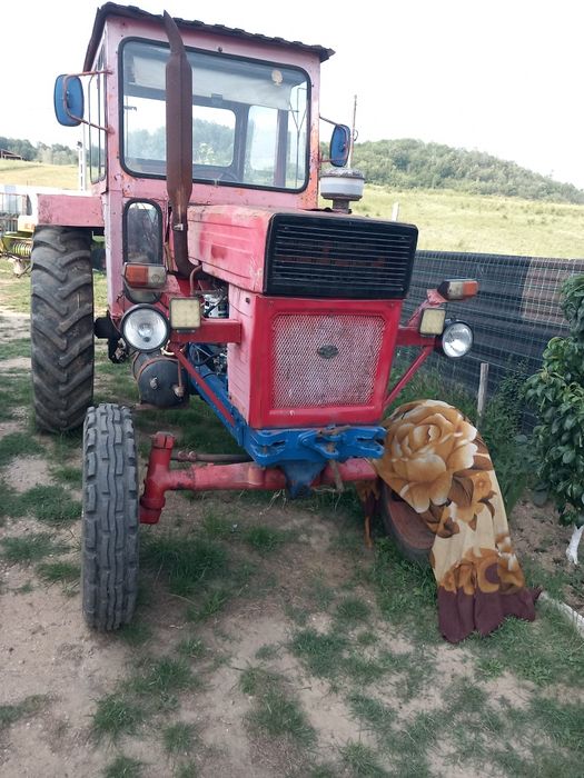 Vând tractor UTB 650
