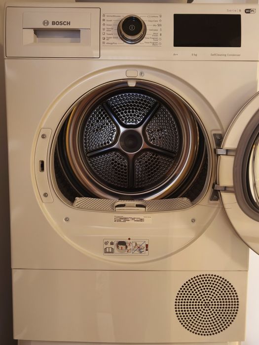 Uscător rufe Bosch 9 kg, pompă de căldură, A++, WiFi, AutoDry – stare foarte bună