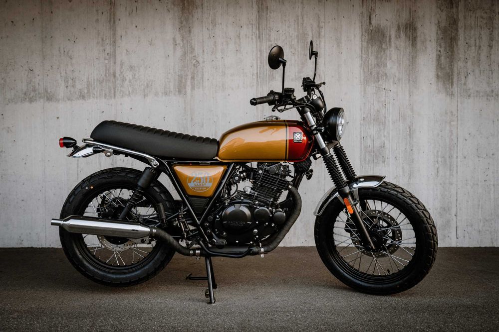 Топ Оферта Мотор Brixton BX CROMWELL 250 ABS GOLD НОВ 0км.