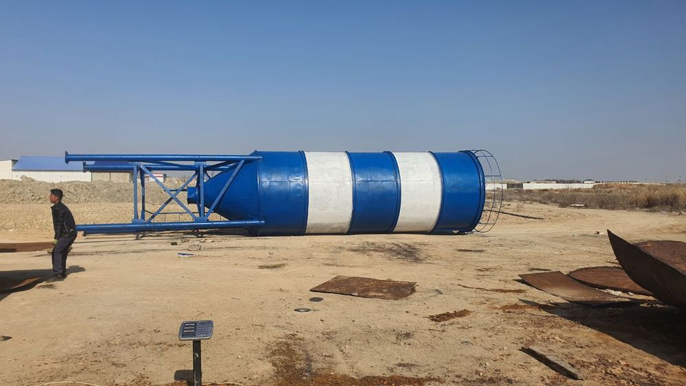 Семент бункир сотилади.90 тонна семент олади. 5300$