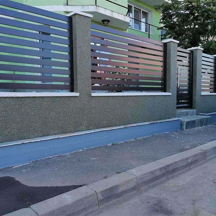 Garduri si porti din panou stil jaluzele si alte modele disponibile
