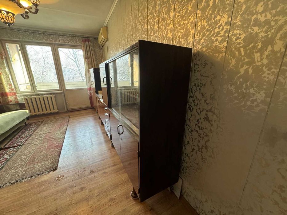 Сервант деревянный