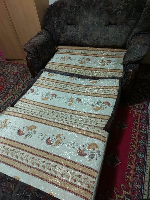 Кресло кровать б/у целая