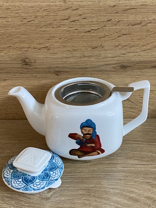 Порцеланови комплекта за чай