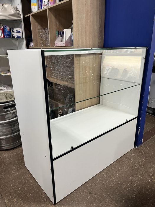 Продаются 2 витрины