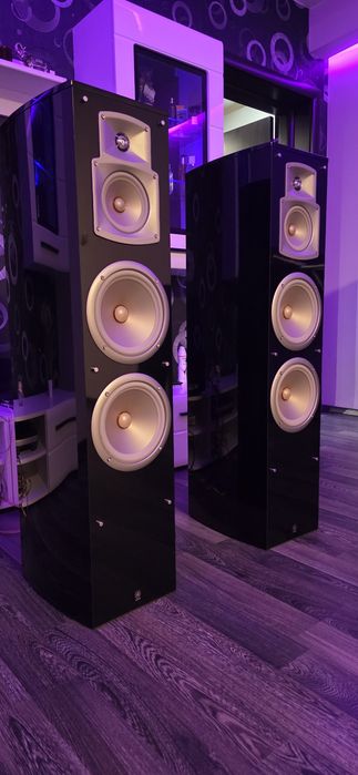 Yamaha ns 777 ..