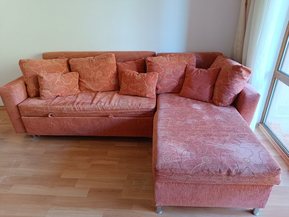 Ъглов диван с дясно стоене