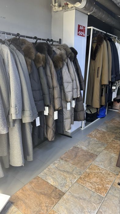 Бутик с товаром в центре города