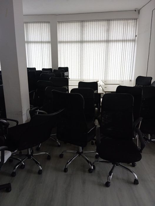 Офис столове, маси и метални шкафове