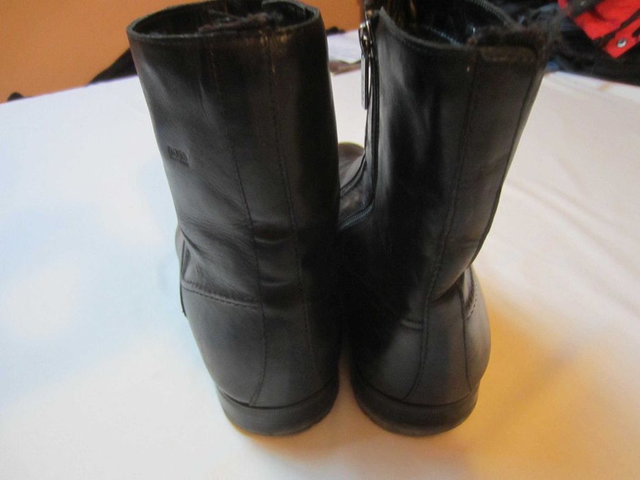 Cizme piele Boss, masura 9 1/2,Vibram,blana miel, stare f. buna,Italia