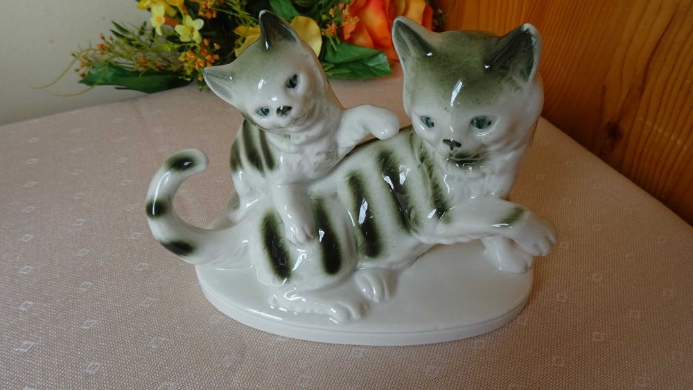 Винтидж порцеланова статуетка  котета *Gräfenthal Carl Scheidig*