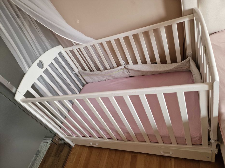 Дървено детско легло с матрак