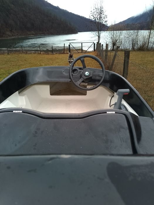 Barca de fibra cu motor in doi timpi 15 cp schimb cu ATV sau auto 4x4