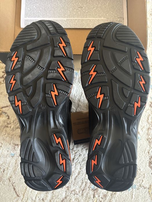 Продам зимнюю спецобувь