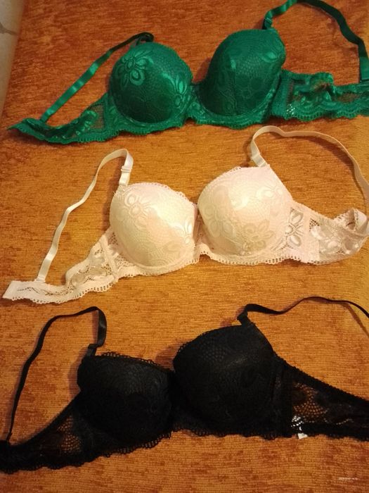 Sutiene și body pentru tinere