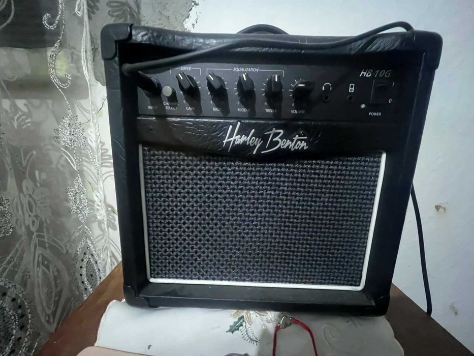 hearly benton китари с ушивател