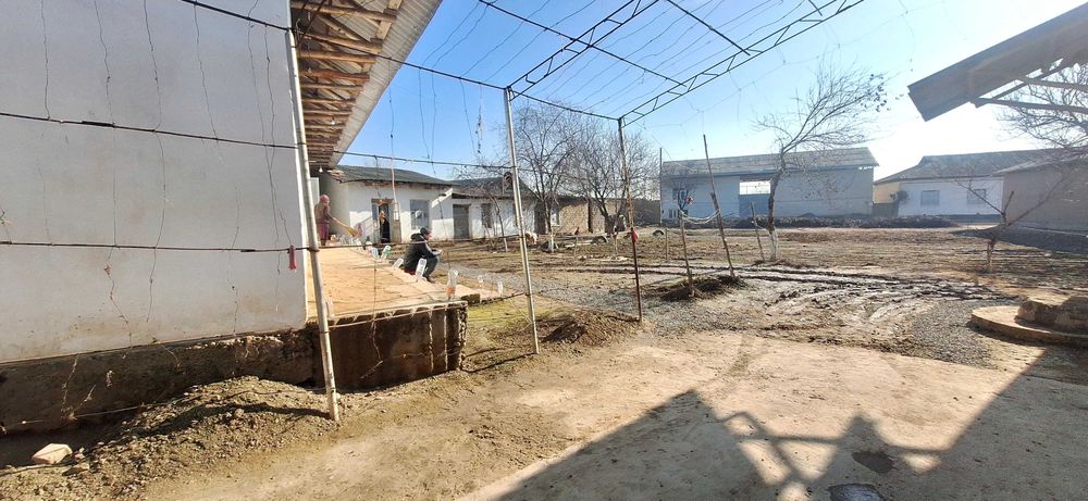 Uy sotiladi Chinoz tumanida