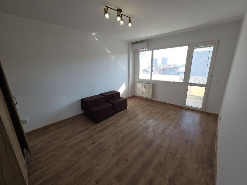 Тристаен апартамент под наем в ж.к. Хаджи Димитър, 2220028