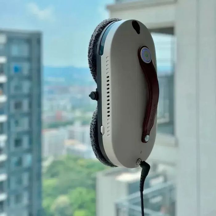 Робот-мойщик окон