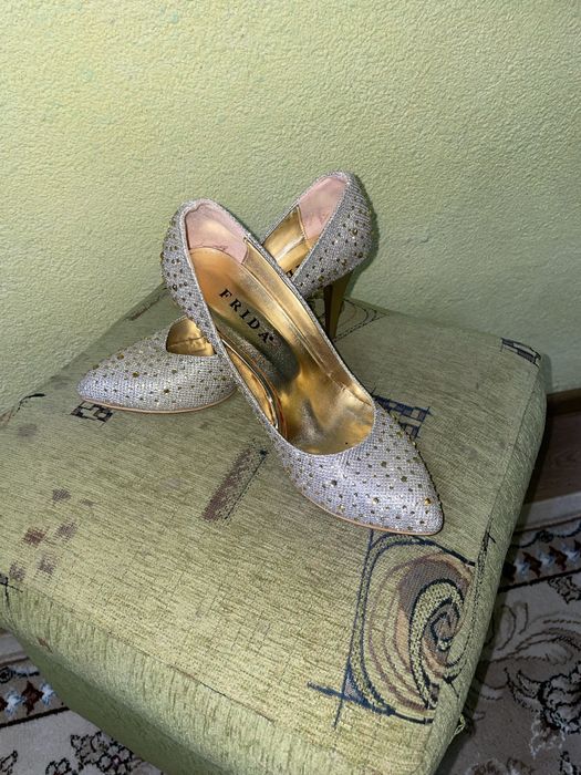 женские туфли лодочки.