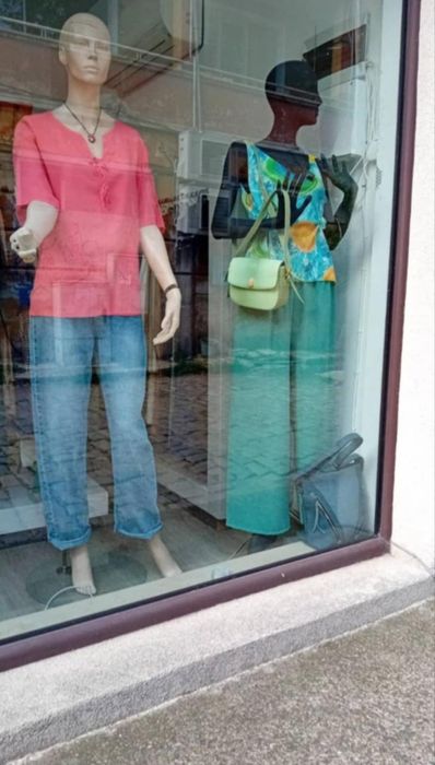 Ликвидация на оборудване магазин за дрехи в гр. Ямбол