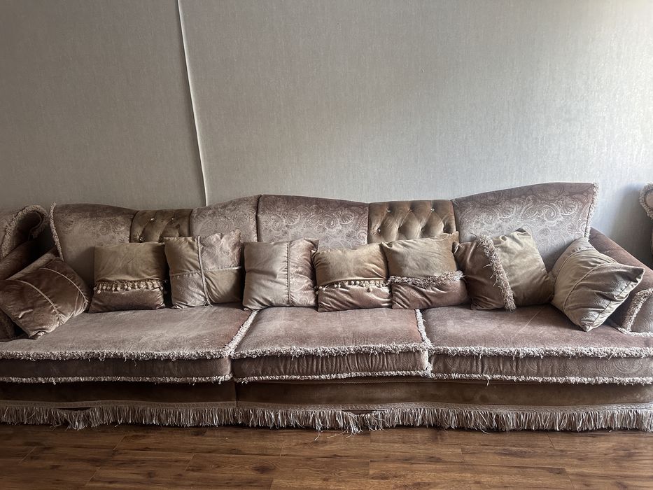 Продам диван с 2 креслами