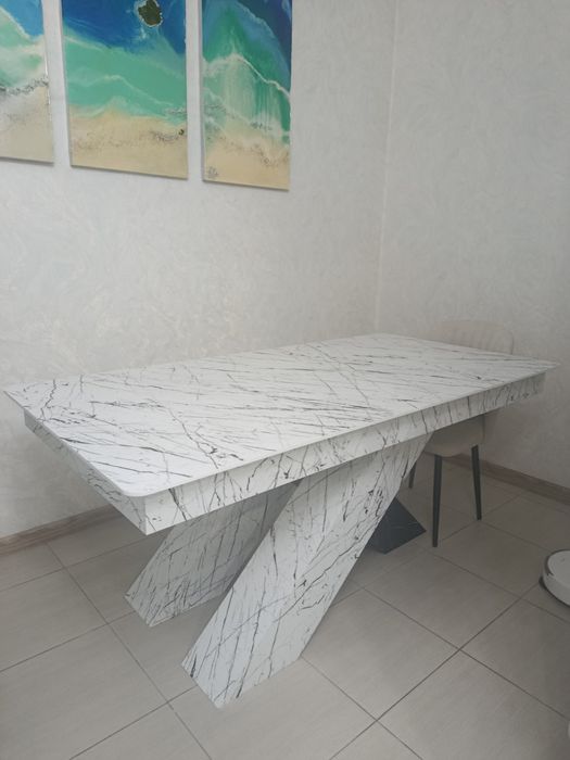 Продаю гостиный стол 90×180