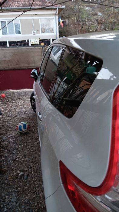 Autovehicul cu 7 locuri